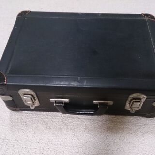 黒色トランクケース