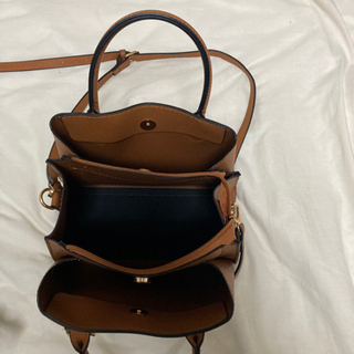 ショルダーバッグ、ハンドバッグの画像