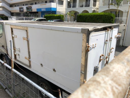 冷凍車　BOX 倉庫として