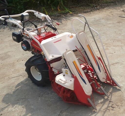 鹿児島発　ヤンマー　二条刈りガソリンエンジンバインダーBe50Aです。