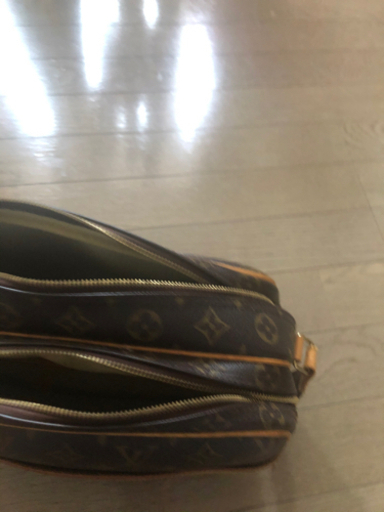 (大人気❗️)本物 VUITTON ショルダーバッグ  