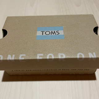 【ほぼ新品】TOMS kidsシューズ　13cmの画像
