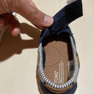 【ほぼ新品】TOMS kidsシューズ　13cmの画像