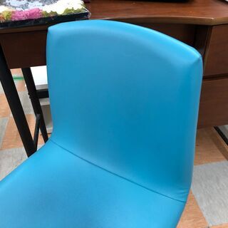 【再値下げしました!!】キャスター付きチェア 水色 W47 ×H69 ×D45  ※クリーニング済みの画像