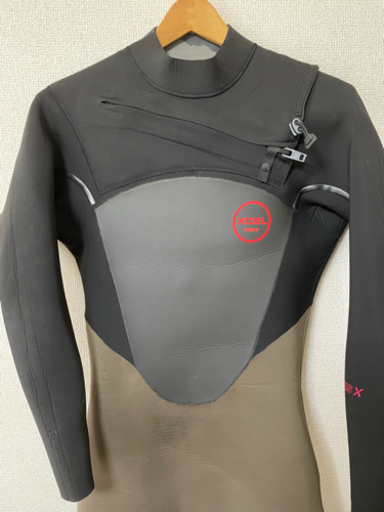 Xcel 4.3mm ウエットスーツL サイズ　ヘッドカバー、サーフブーツ、☆FCS IIのLフィンMFモデルも付けます
