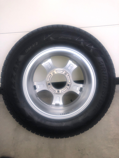 ジムニー　215/70r16ブリザックDM-V2（ホイール付き４本セット）