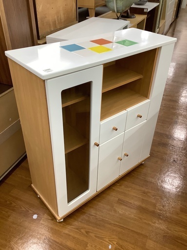 カラータイルがオシャレなキッチンカウンター