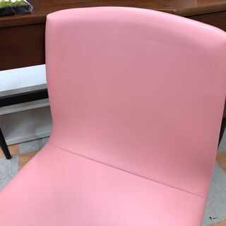 【再値下げしました!!】キャスター付きチェア ピンク (2) W47 ×H69 ×D45 ※クリーニング済みの画像