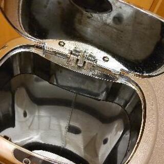 センサー自動開閉ゴミ箱　42Lの画像