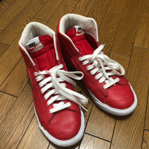 NIKE スニーカー　赤　25.5センチ