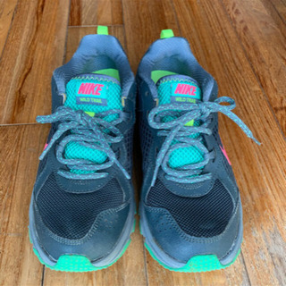 NIKE スニーカー　23.5cmの画像