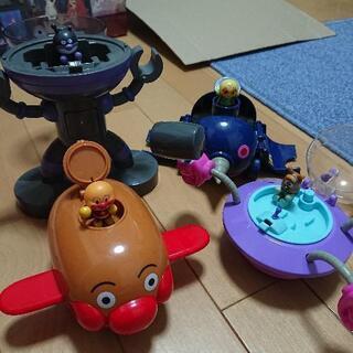 [値下げ！]とびだせ！アンパンマンごうVSだだんだん デラックスセット 中古の画像