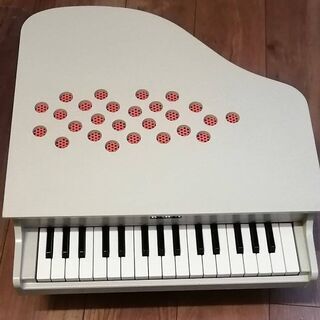 幼児向け　KAWAI　ミニグランドピアノ（アイボリー）