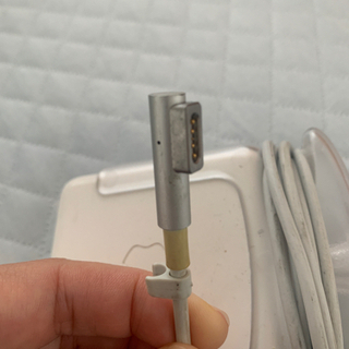 旧型 MacBook用　充電器の画像