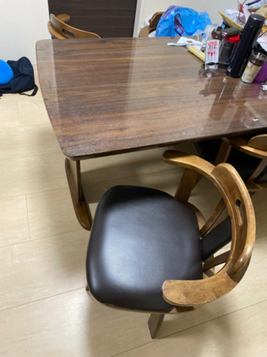テーブルと椅子回り(4つ)