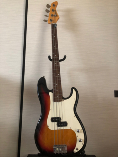 FERNANDES フェルナンデス　ベース　やや傷あり