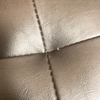 島忠ホームズ　2人掛けソファ　合成革の画像