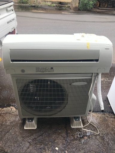 6 畳。 無料のエアコンの設置 2014