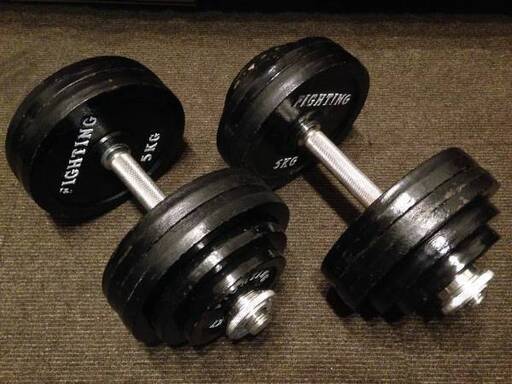 状態良好 FIGHTING ROAD/ファイティングロード ダンベル60KGセット(片手30KG×2個)◆5kg×8/2.5kg×4/1.25kg×4/シャフトx2本◆穴径約28mm 手渡し希望/自社配送可能（配送エリアについてお問い合わせください）