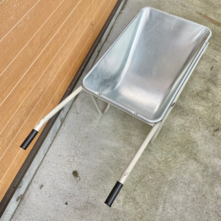 ⭐︎取りに来れる方限定⭐︎浅香工業 金象 一輪車 3才 深型プロ パンクレス車輪の画像