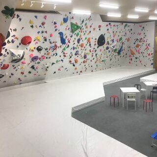 ボルダリングジムスタッフ募集　の画像