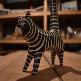 木製の黒猫