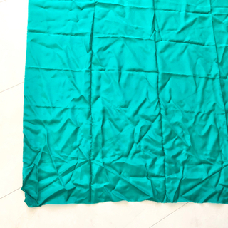 【ネット決済・配送】クリスマス　テーブルランナー　緑　グリーン　シルク　無地　布　テーブルクロス　テーブルセンター Table runner green silk の画像