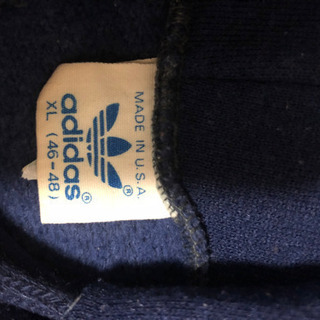 adidasパーカーの画像