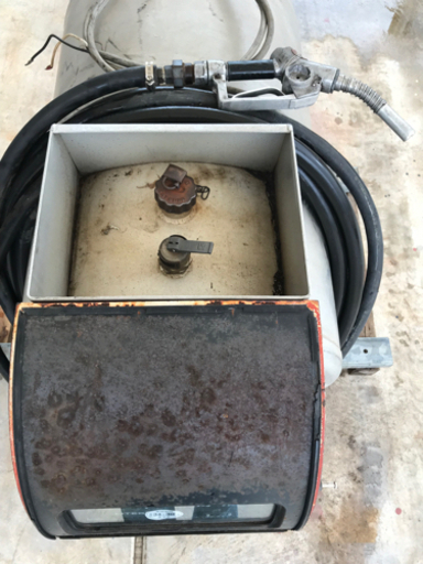 タツノ製灯油ローリー470リットル
