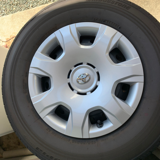 ハイエース　純正タイヤ