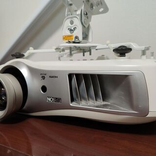 フルHDプロジェクター　dreamio EMP-TW1000の画像