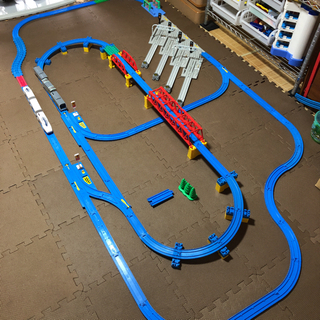 [売切れ]プラレール 車両付！立体交差・車両基地・自動ポイントレ...