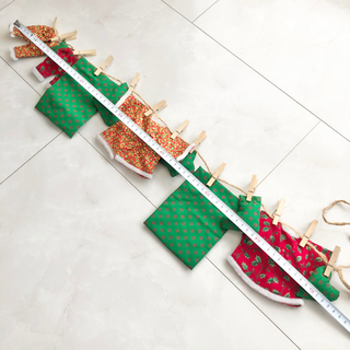 【ネット決済・配送】クリスマス　オーナメント　ハンドメイド　パジャマ　靴下　ハート　星　洗濯干し　手作り　飾り Christmas socks hearts stars pajamas laundry clothing line ornament decoration cute kawaii handmadeの画像