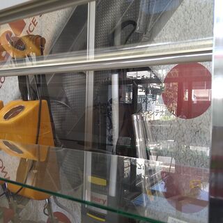 【店舗引き取り来店限定】【あげます！】ガラスケース　ショーケース　商品棚　※一部かけがあります。の画像