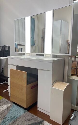 ライトUP女優ミラードレッサー