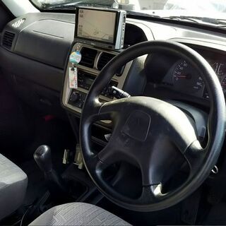 稀少な走りの５速！平成17年パジェロイオ2.0ZRの画像