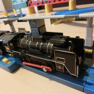 商談中⑱Wループ、車両基地、鉄橋、トンネル、警報器踏切、車両4編成付　プラレールの画像