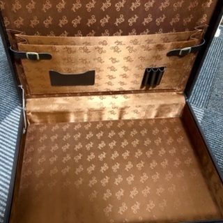 ビジネス　アタッシュケース　used　とっても訳ありの画像