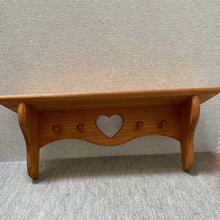 パイン材のカントリー調壁掛けシェルフ