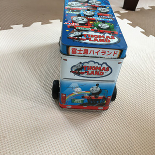 トーマスのお菓子が入っていたバスの間ですの画像