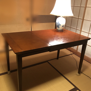 伸縮出来るテーブル　大塚家具で購入