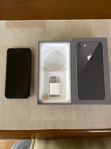 iPhone８　スペースグレー　64ギガ