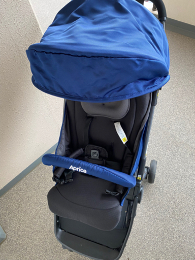 安心のアップリカ　コンパクトに畳めるベビーカー