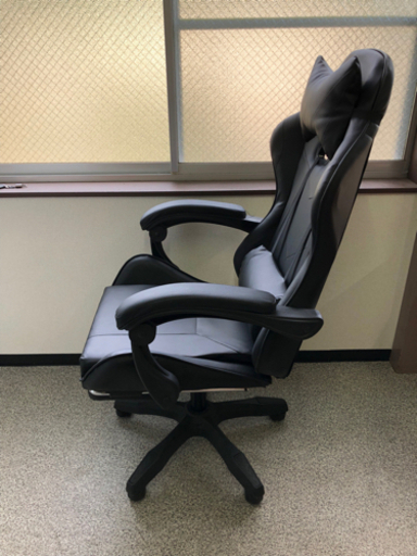☆新品☆ ゲーミングチェア　リクライニング付き　黒
