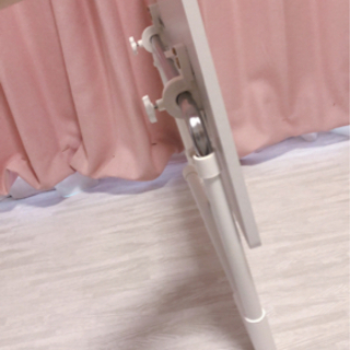 高さが変えられるローテーブルの画像