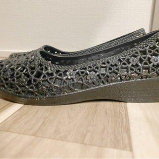 パンプス　フラワーモチーフの画像