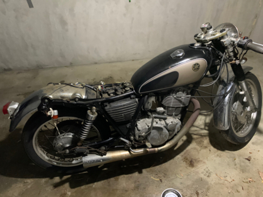 ヤマハ　　バイク　SR400 エンジン掛かります。現在不動