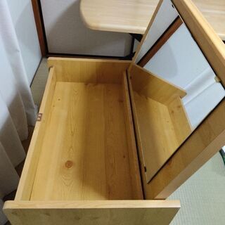 鏡付き机の画像
