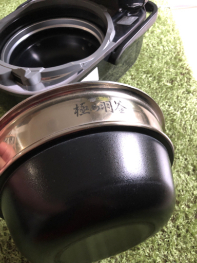  【値下げ】象印圧力IH炊飯ジャー　｢鉄器コート極め羽釜｣　NP-WY10M