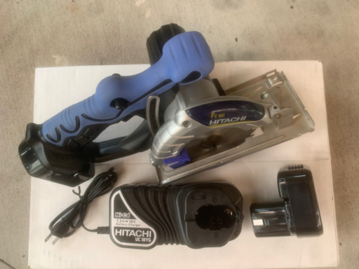 日立バッテリー式丸のこ　バッテリー2個